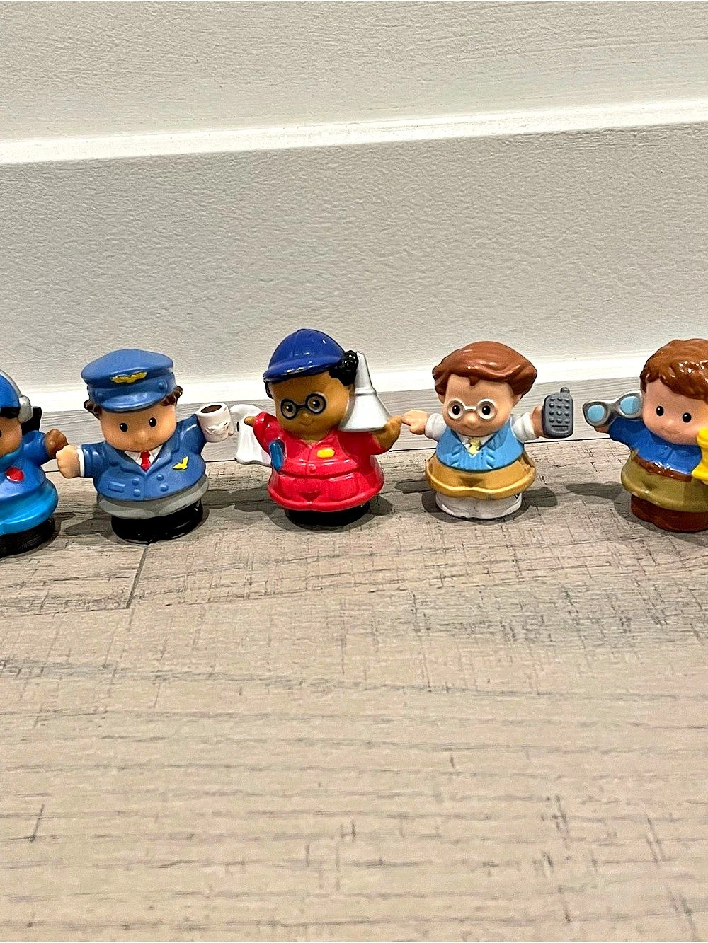 5 Fisher-Price Little People Figures